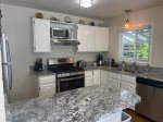 Kitchen w/ Granite Countertops